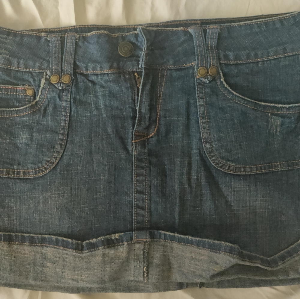 A Mini blue denim skirt. 97% cotton, 3% lycra, by Hydraulic. Excellent condition